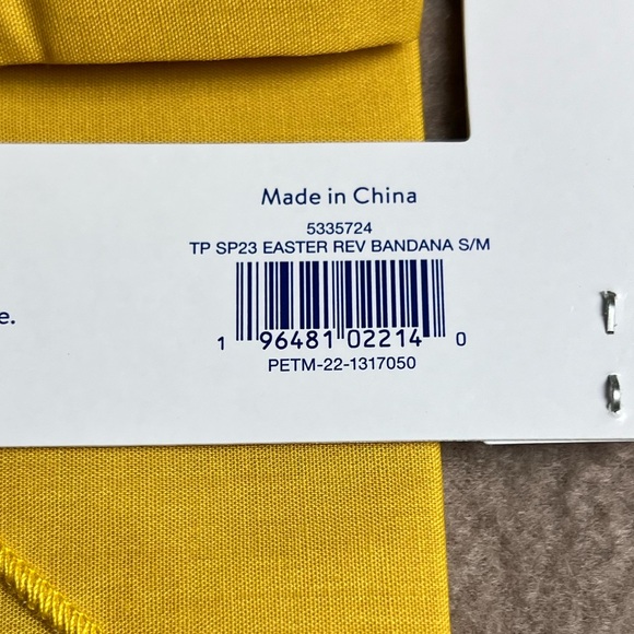 New Top Paw Reversible Hello Spring Bandana
Multiple sizes - Picture 10 of 10